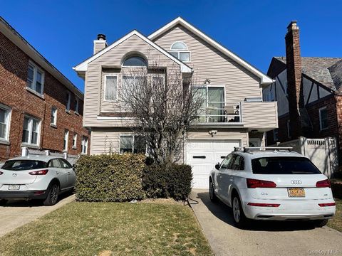 Photo of 649 E Beech Street #garden, Long Beach, NY 11561 (MLS # 965316)