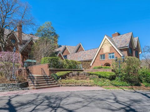 155 Estate Court Roslyn Heights NY 11577