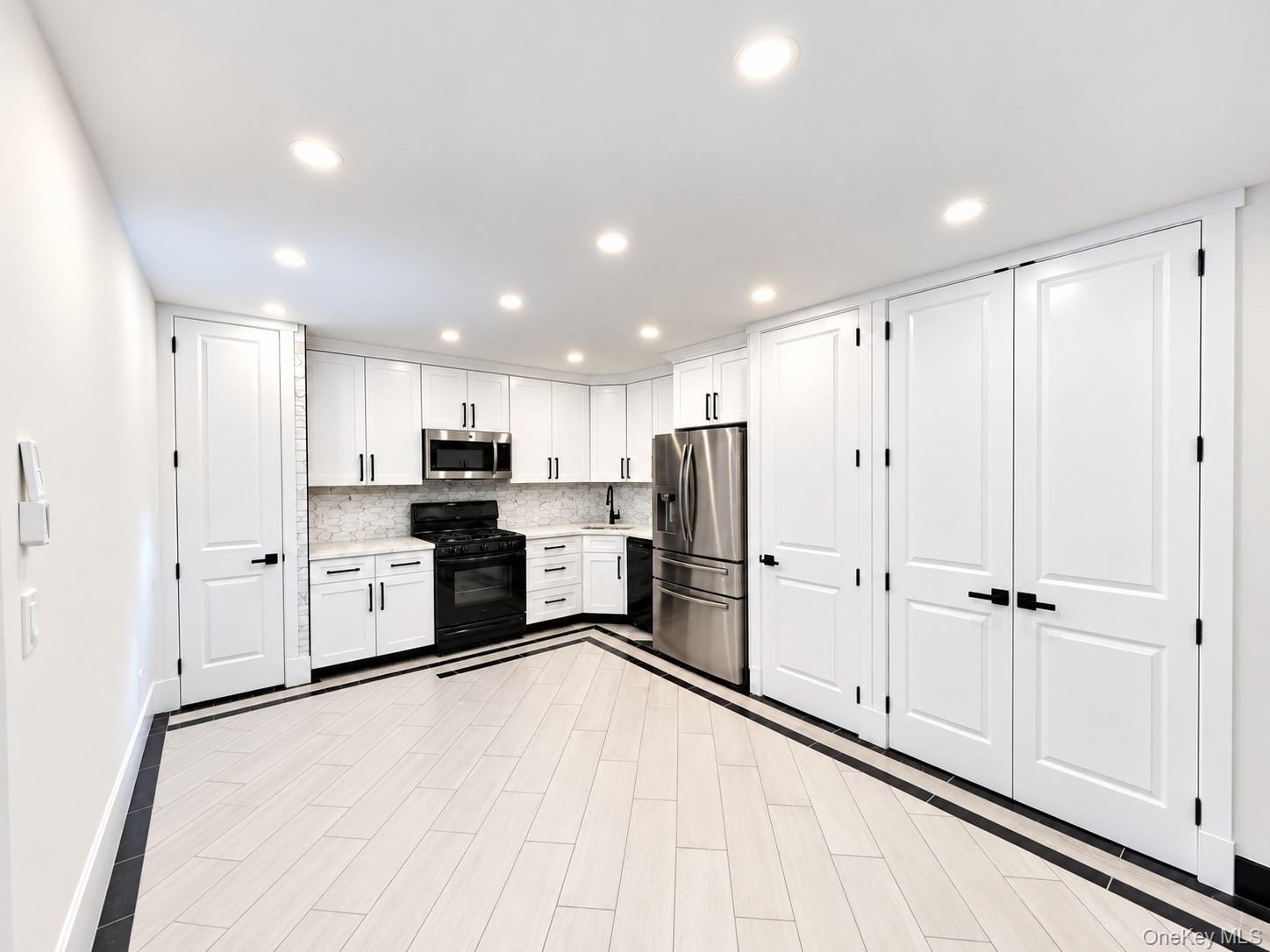 7252 Metropolitan Avenue 2B - Photo 4