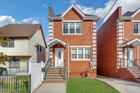 Apartment For Sale - 822 Hollywood Avenue<br/> Bronx, NY 10465