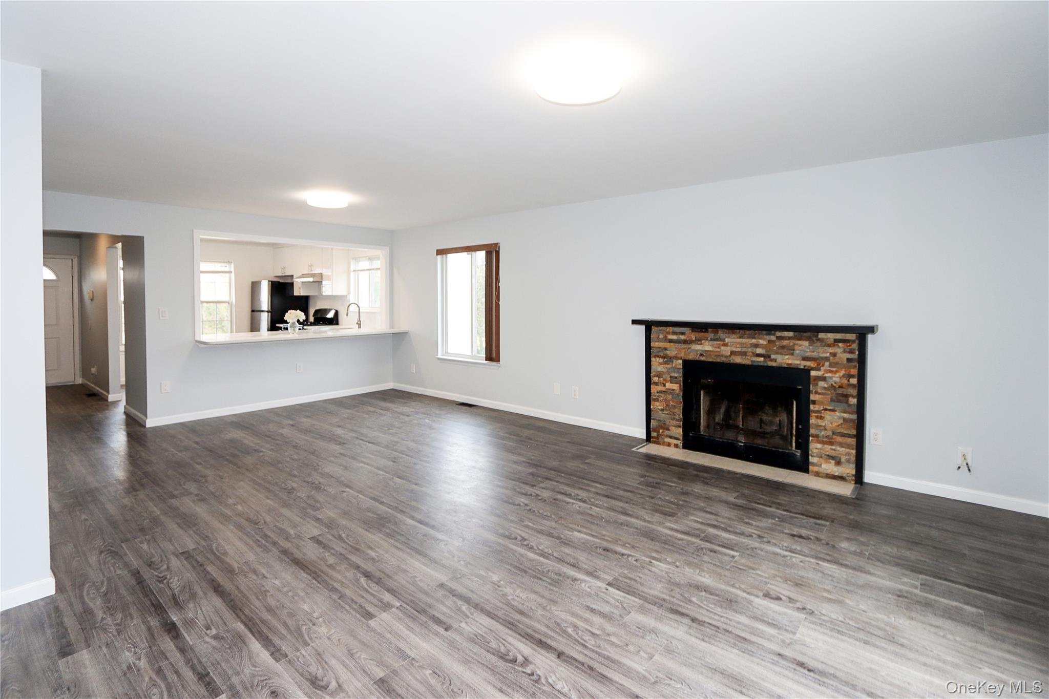 Glen Cove, New York 11542, United States, 3 Bedrooms Bedrooms, ,3 BathroomsBathrooms,Residential,Active,217831