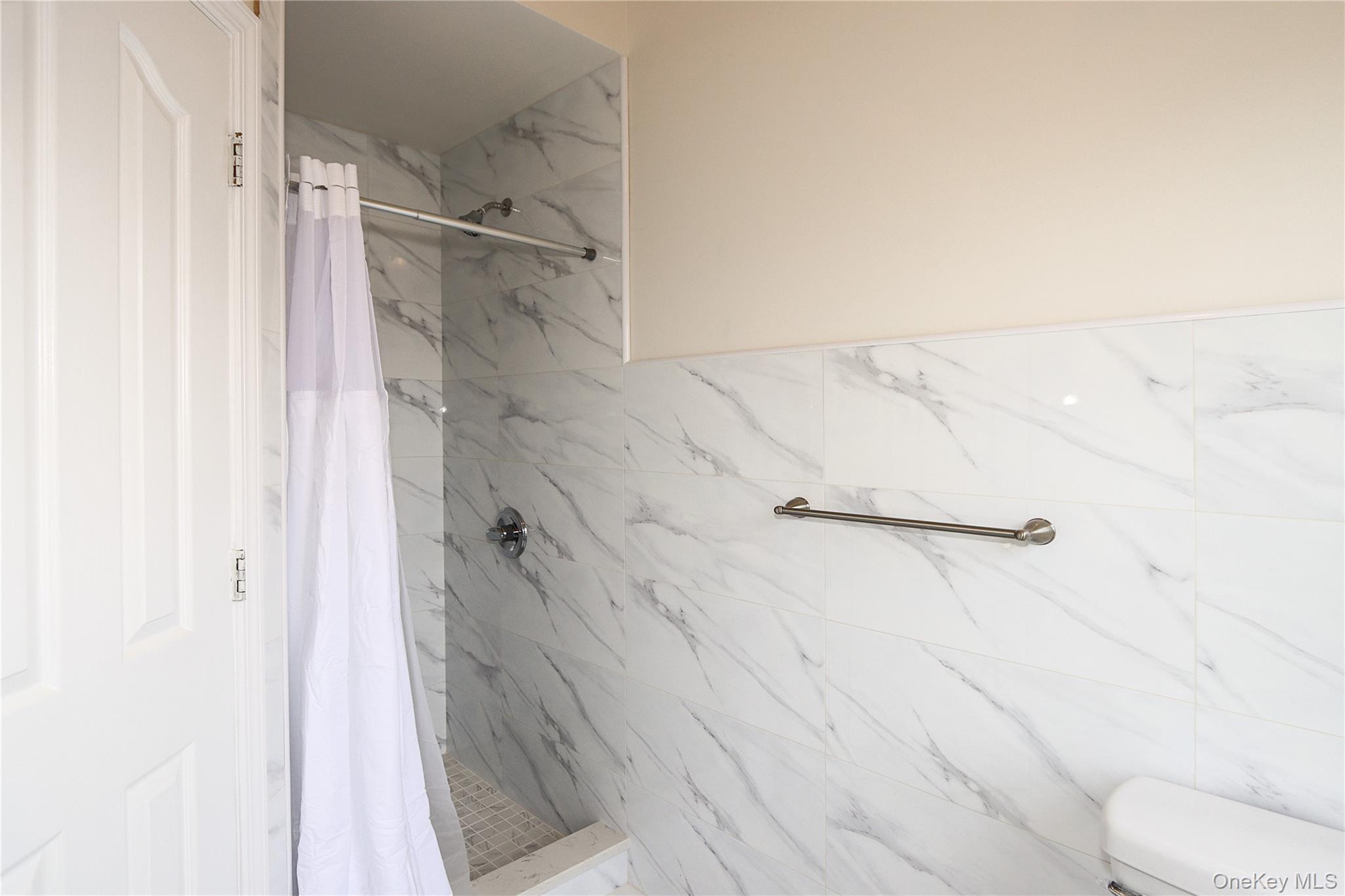 Glen Cove, New York 11542, United States, 3 Bedrooms Bedrooms, ,3 BathroomsBathrooms,Residential,Active,217831