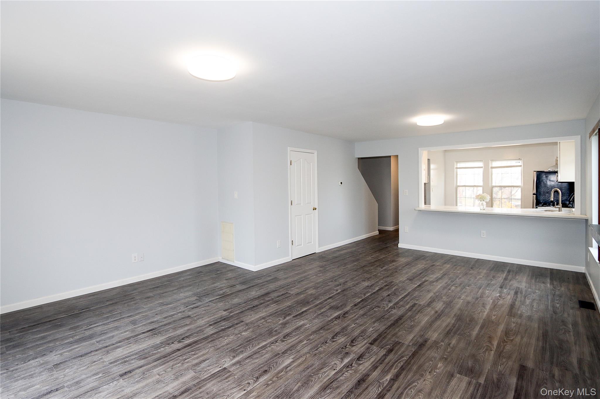 Glen Cove, New York 11542, United States, 3 Bedrooms Bedrooms, ,3 BathroomsBathrooms,Residential,Active,217831