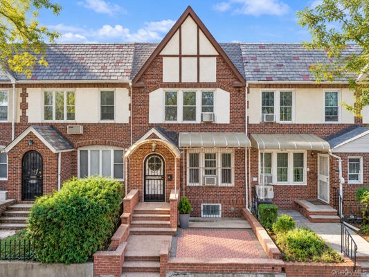 ADDRESS PRIVATE, REGO PARK, NY  - Image 2192bd103571d74a1027556f5637603d/2114988657