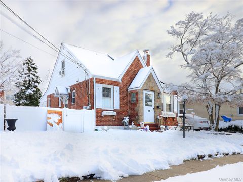 17 Laurel Place Valley Stream NY 11580