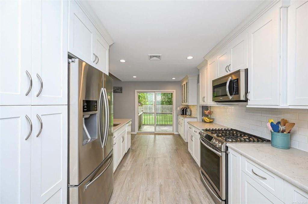 75 Lynncliff Road, Hampton Bays, New York image 3