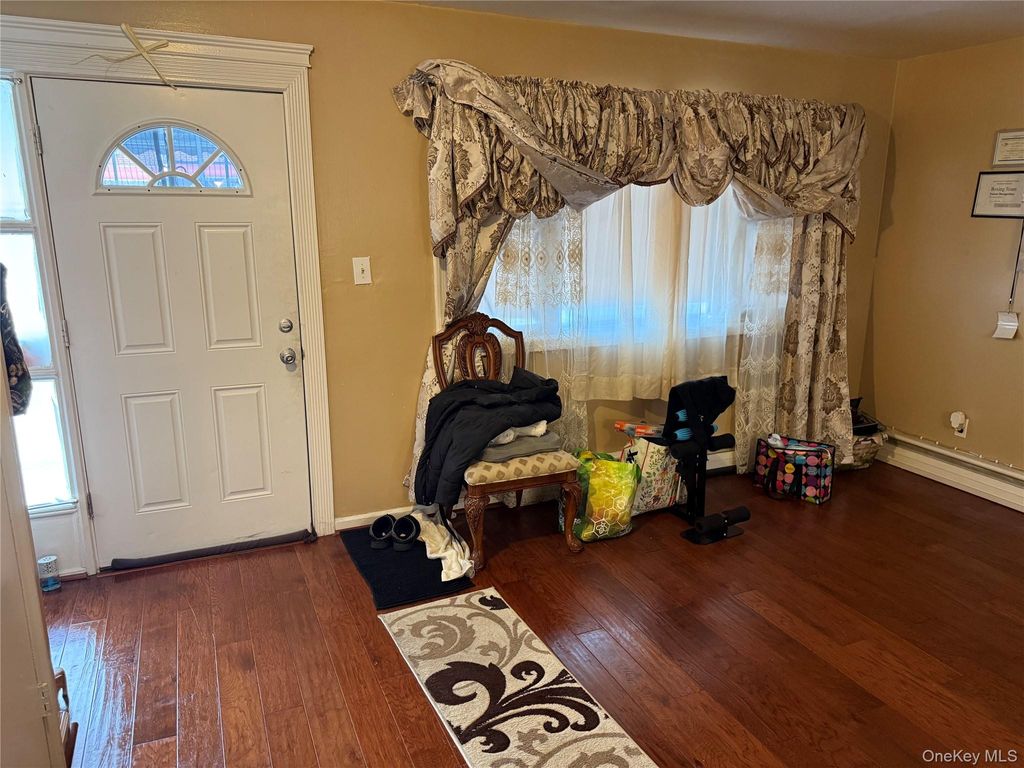 Photo of 346 Brinsmade Avenue, Bronx, NY 10465 (MLS # 962072)