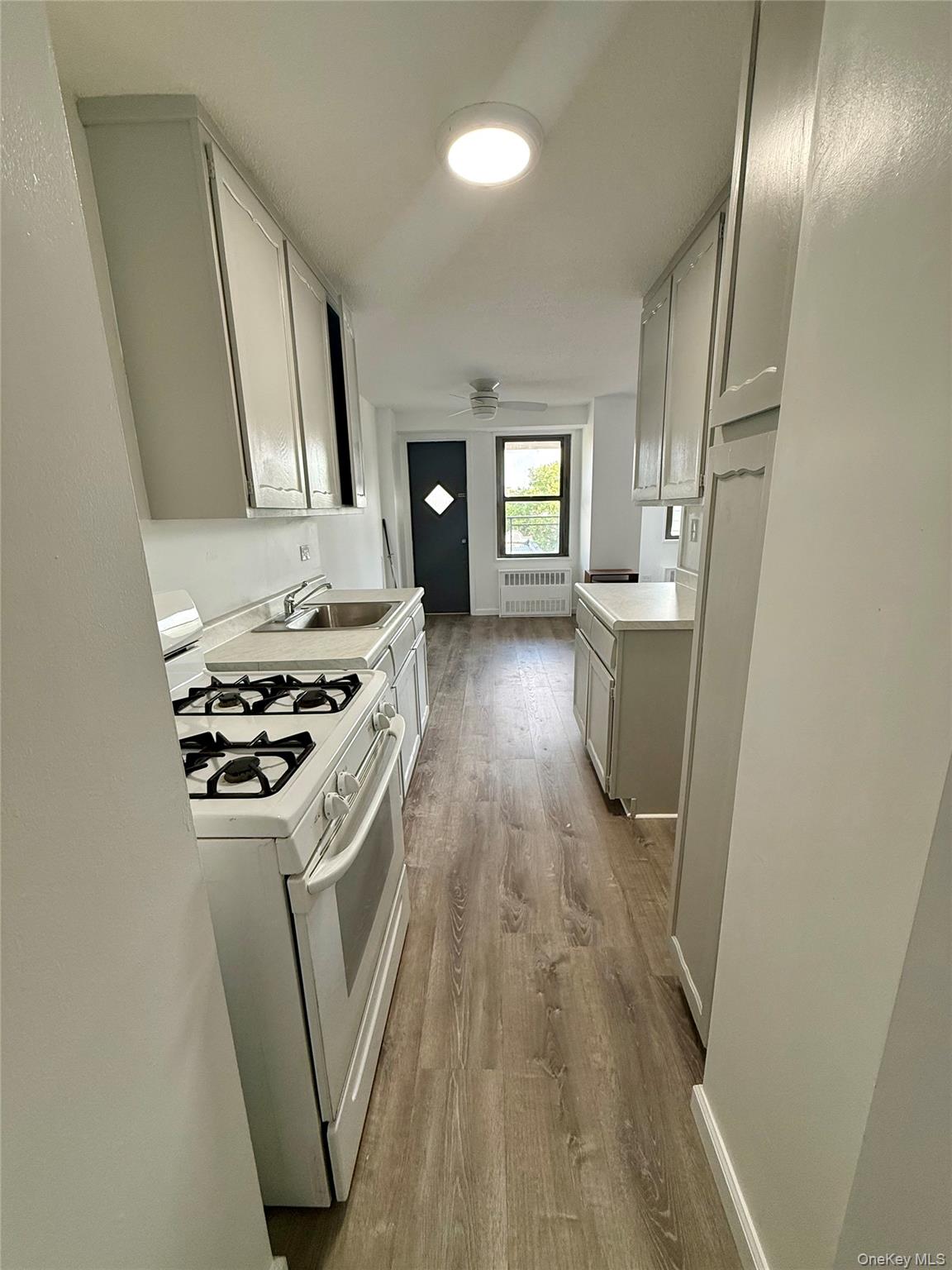 1966 Newbold Avenue 405