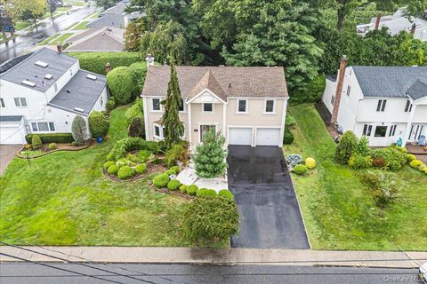 418 Old Courthouse Rd Manhasset Hills NY 11040