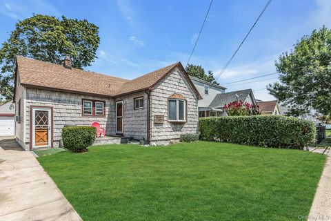 Photo of 721 N William Street, Baldwin, NY 11510 (MLS # 893668)