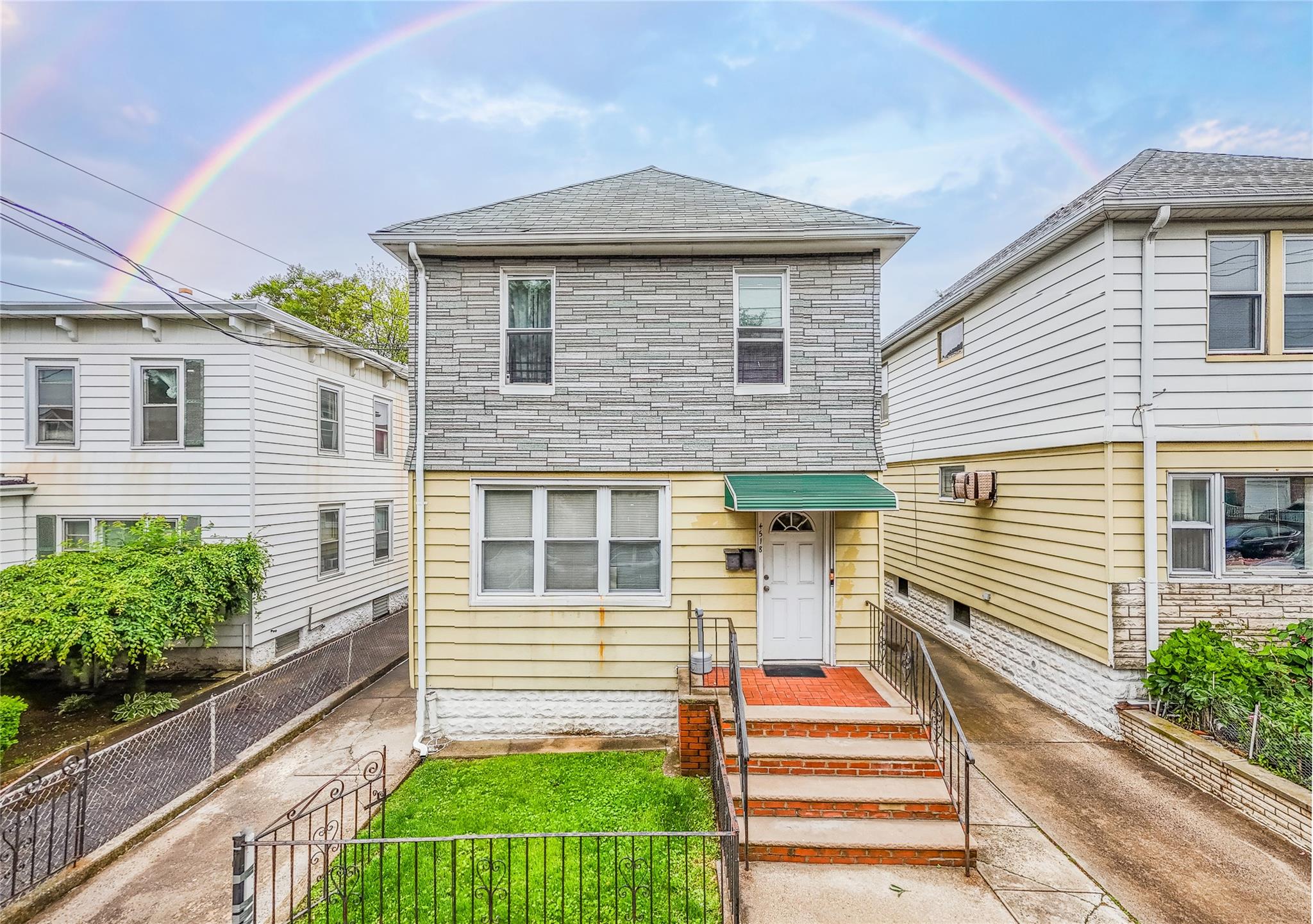164 Street, Flushing, Queens, NY - 5 Bedrooms  
2 Bathrooms - 