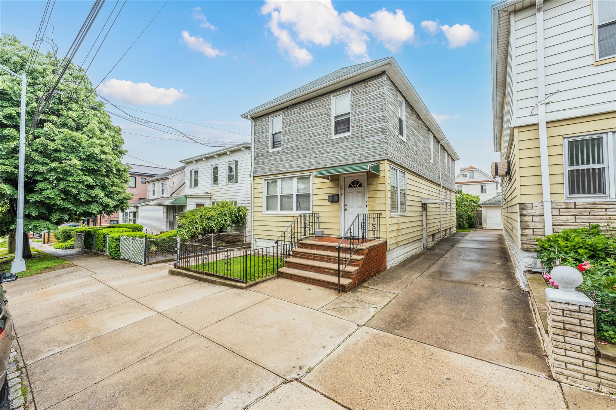 Property for Sale at 164 Street, Flushing, Queens, NY - Bedrooms: 5 
Bathrooms: 2  - $1,390,000