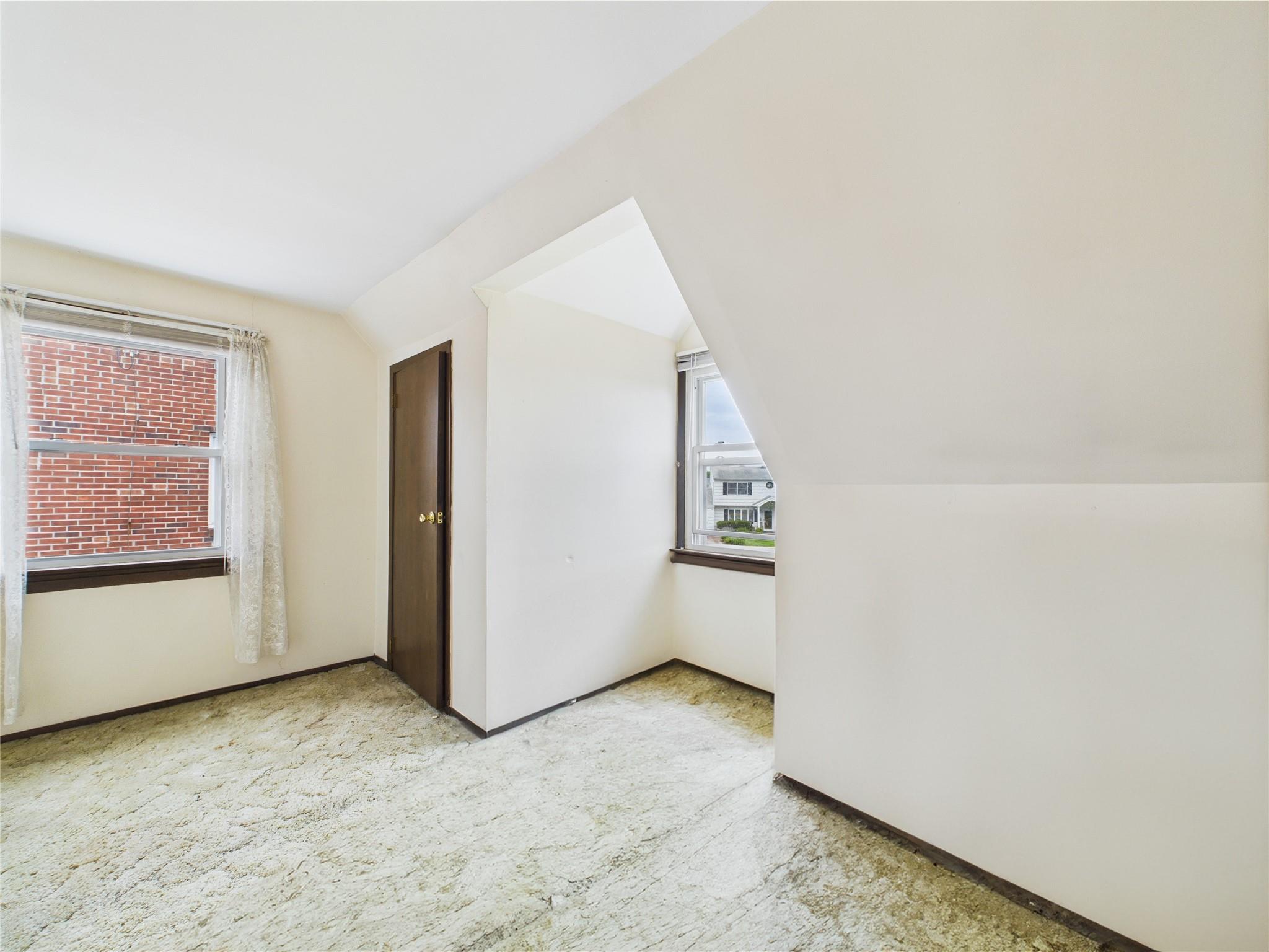 2 Gables Drive, Hicksville, New York image 17