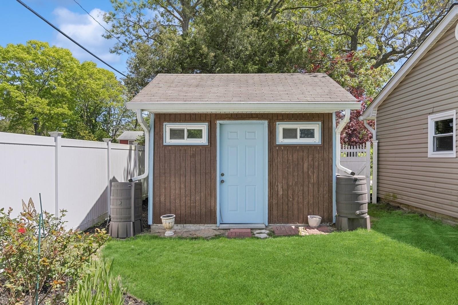 4 Winfield Davis Drive, Coram, New York image 37