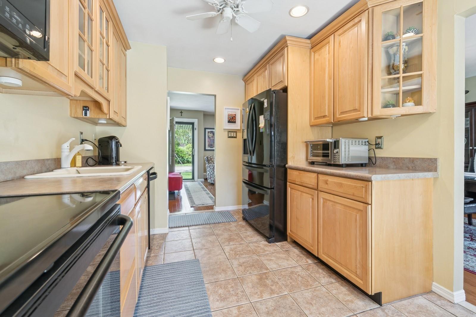 4 Winfield Davis Drive, Coram, New York image 15