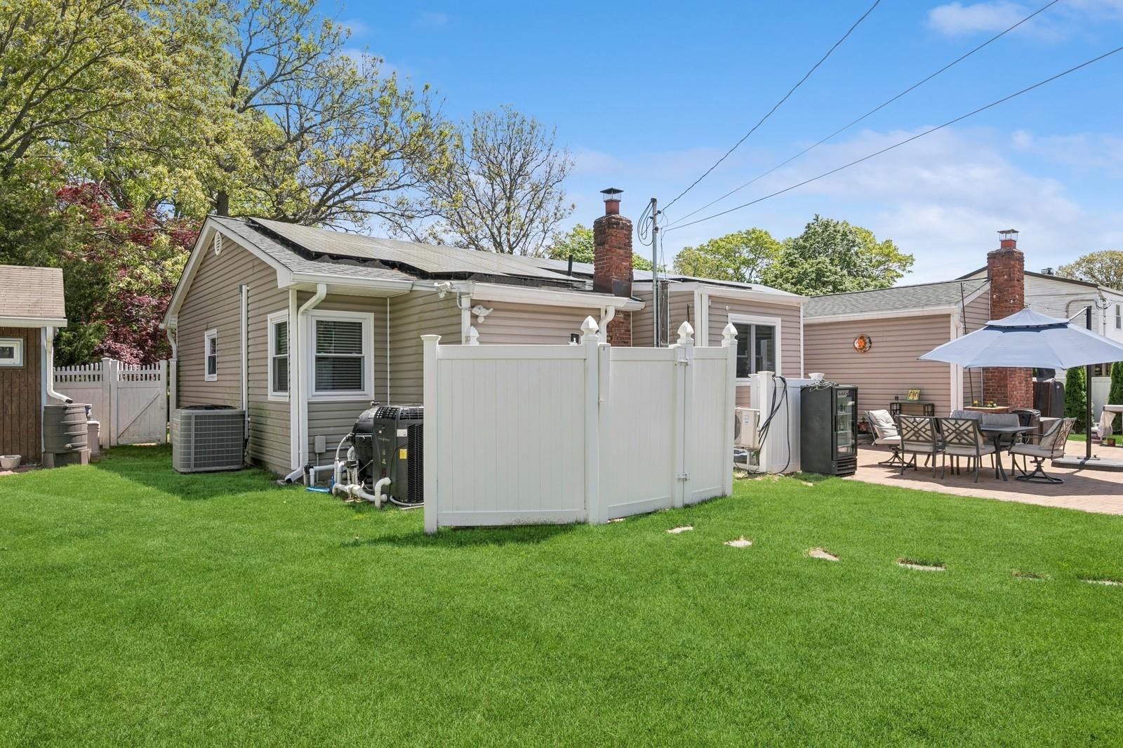 4 Winfield Davis Drive, Coram, New York image 35