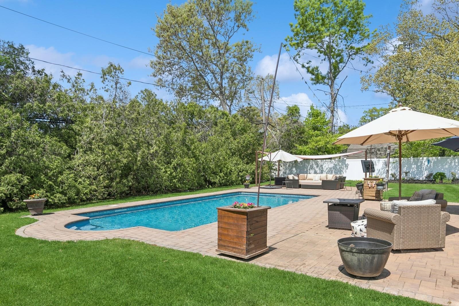 4 Winfield Davis Drive, Coram, New York image 33