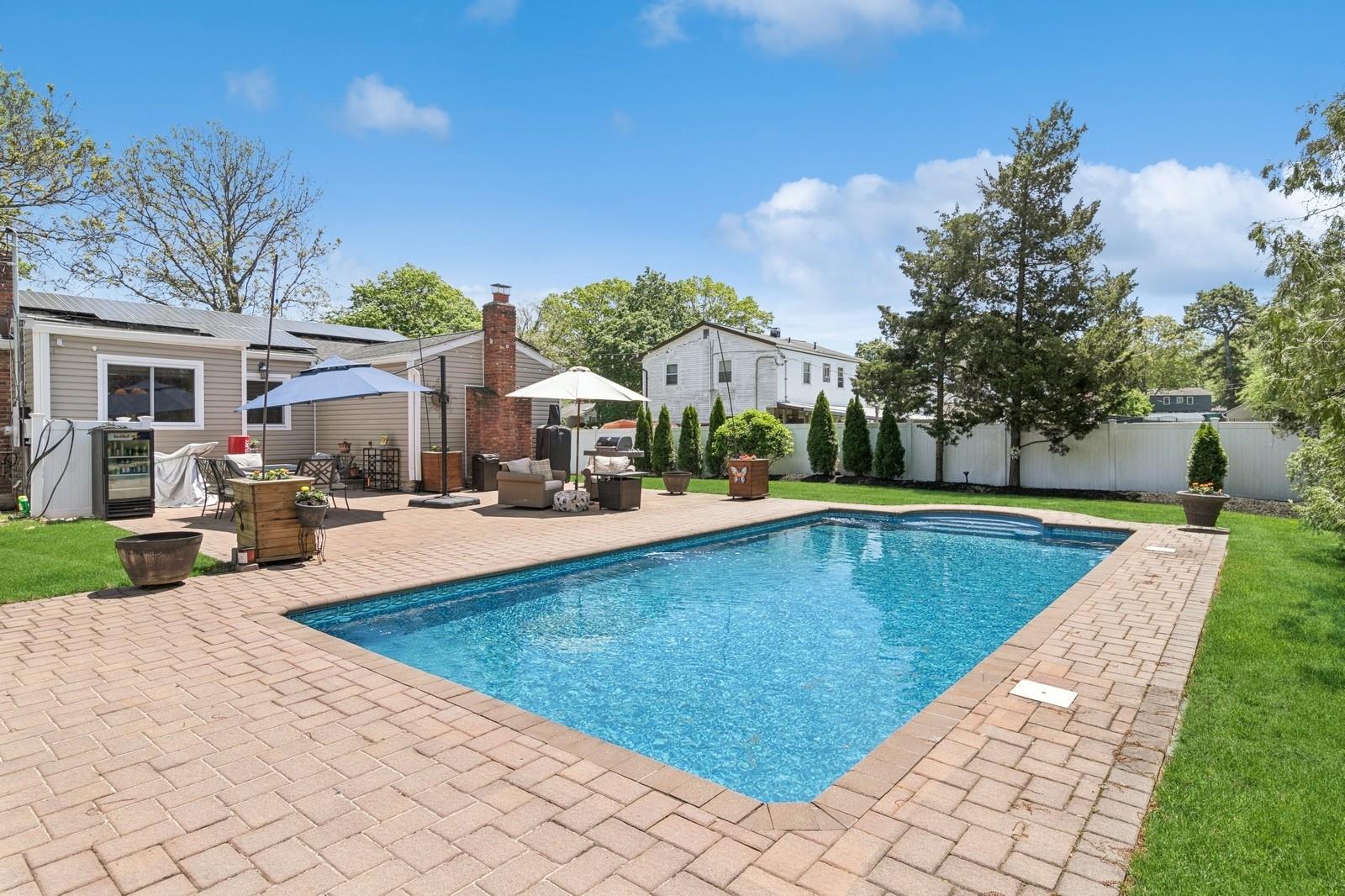4 Winfield Davis Drive, Coram, New York image 30