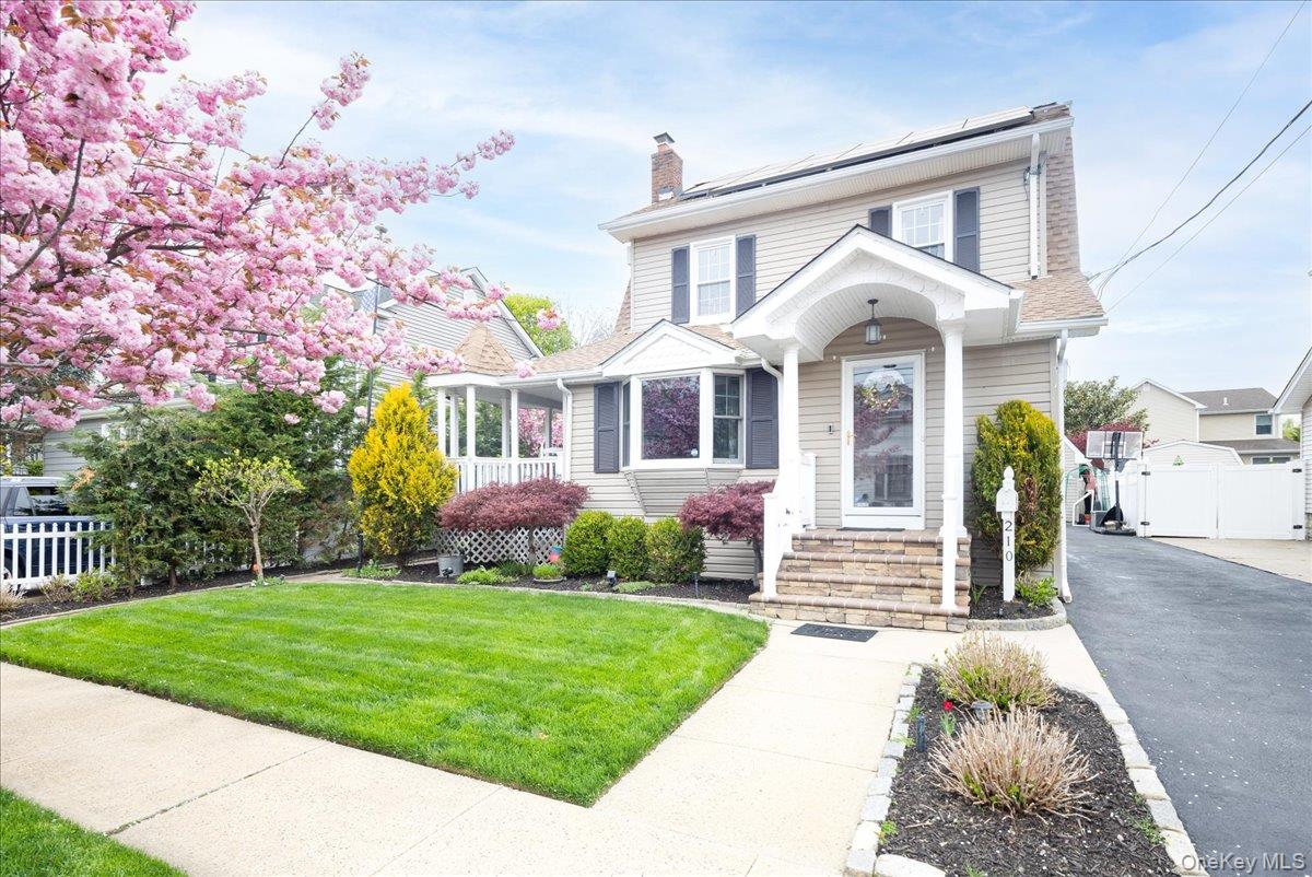 210 Frederick Avenue - Photo 2