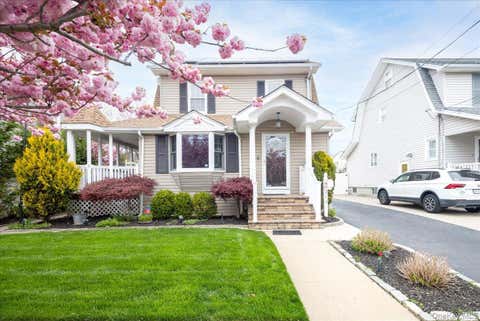 Homes For Sale - 210 Frederick Avenue<br/> Bellmore, NY 11710