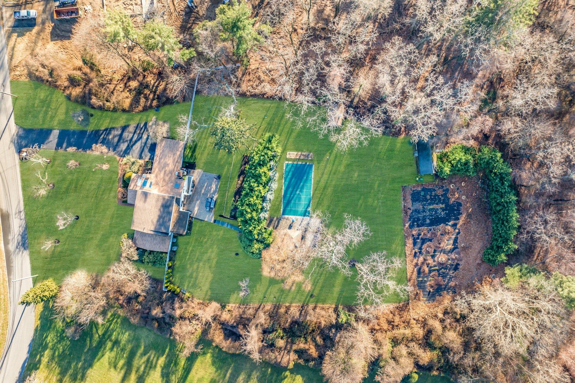 279 Hillcrest Lane, Upper Brookville, New York image 2