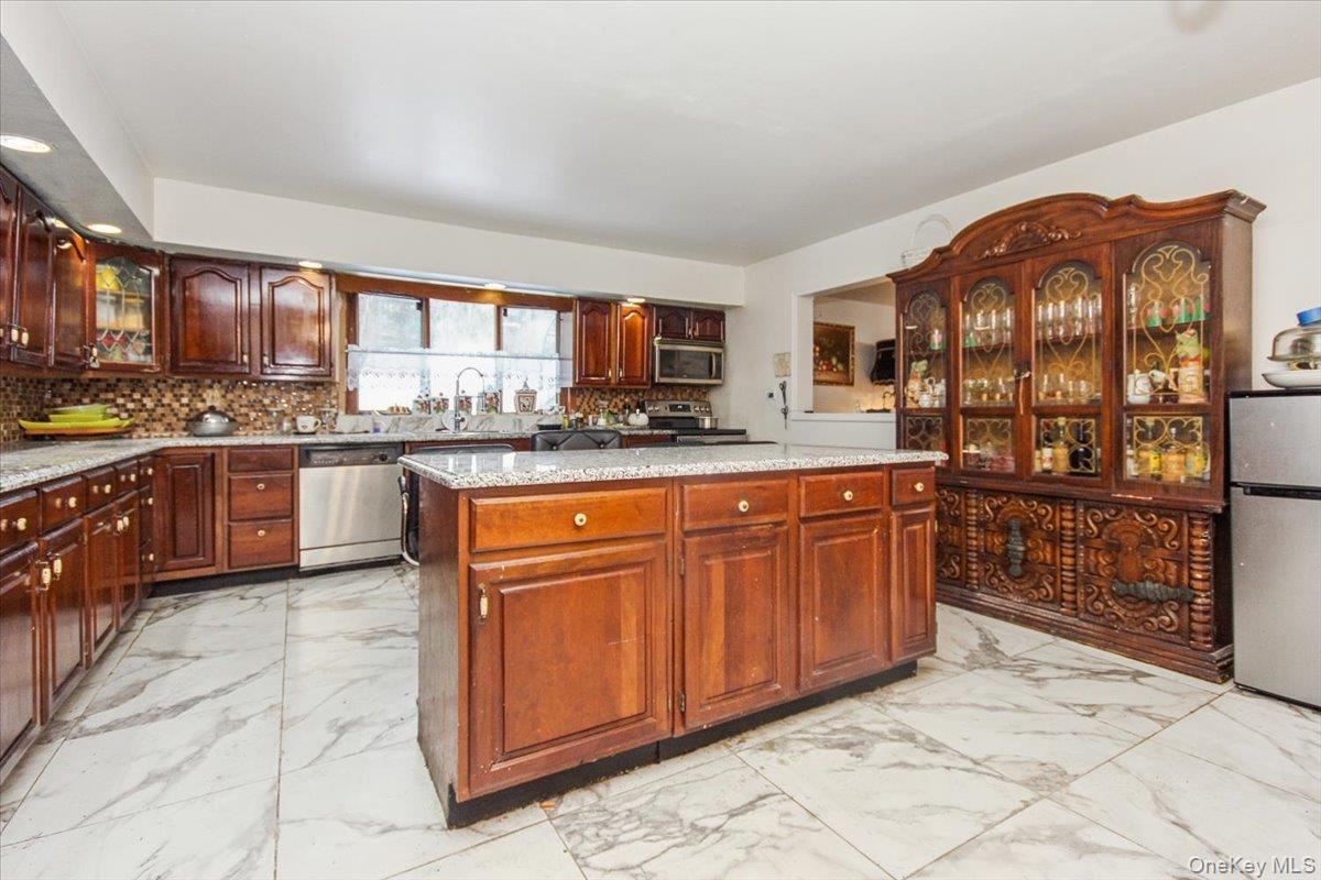 Newburgh, New York 12550, United States, 4 Bedrooms Bedrooms, ,2 BathroomsBathrooms,Residential,Active,254867