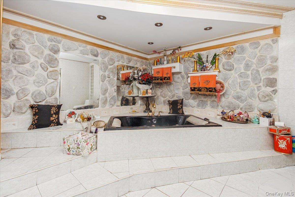 Newburgh, New York 12550, United States, 4 Bedrooms Bedrooms, ,2 BathroomsBathrooms,Residential,Active,254867