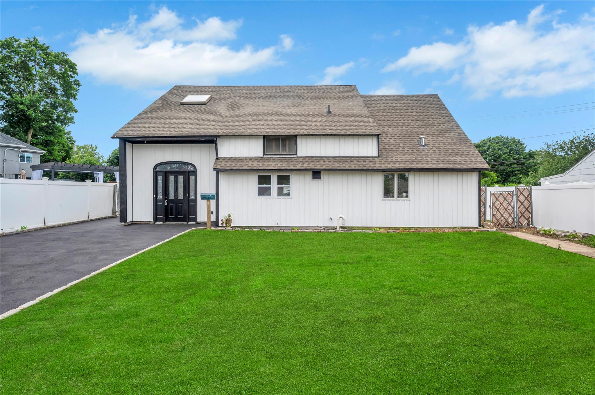 205 Blueberry Lane, Hicksville, New York image 1