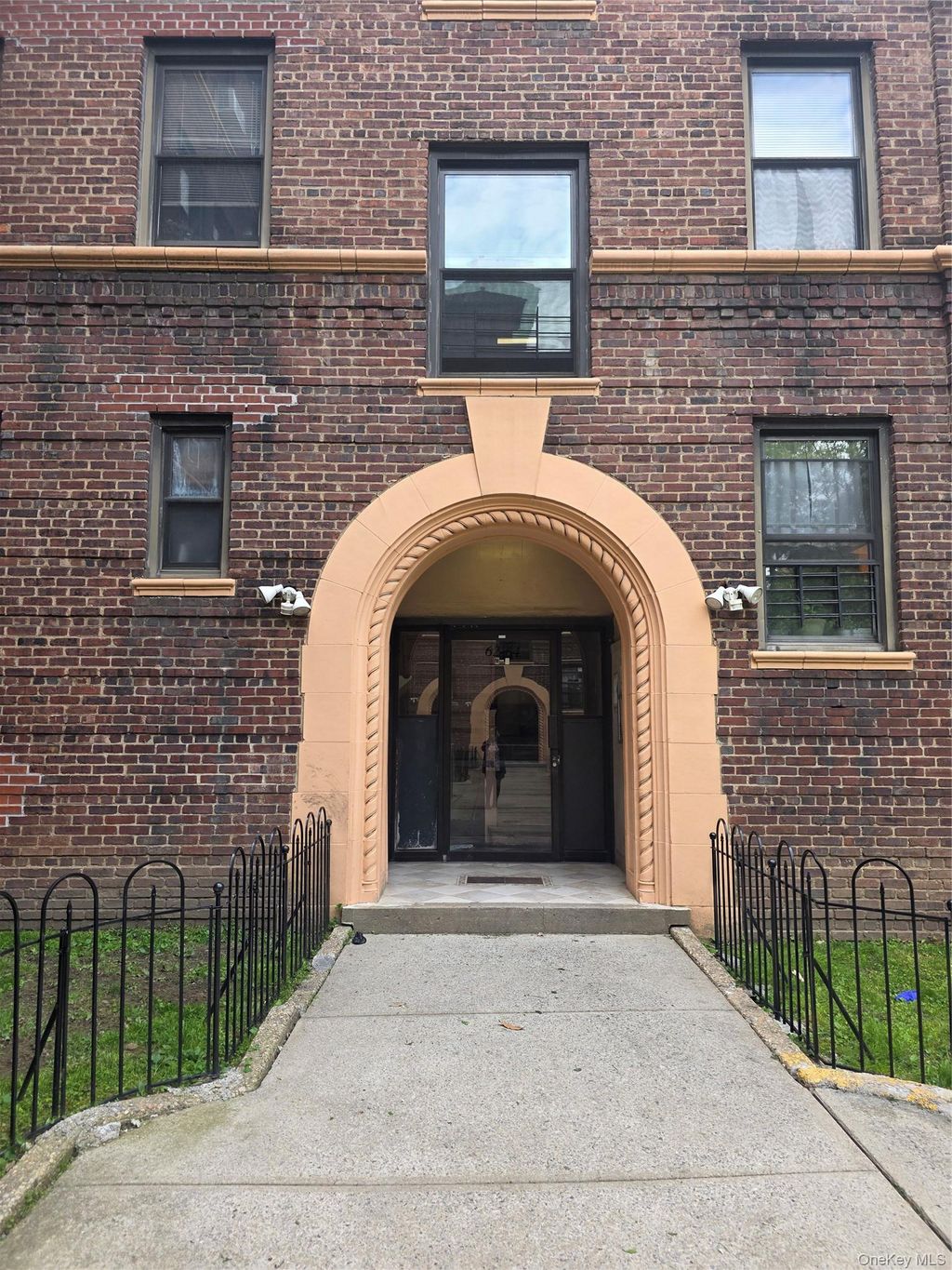 Photo of 62-64 Saunders Street #Q4, Rego Park, NY 11374 (MLS # 994232)