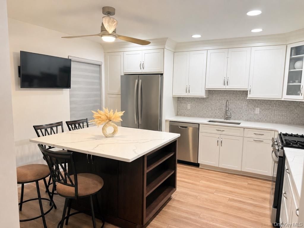 Photo of 414 Pawnee Court, Suffern, NY 10901 (MLS # 999603)