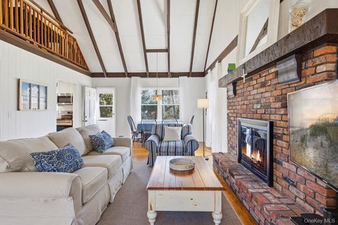 3 Foster Avenue Hampton Bays NY 11946