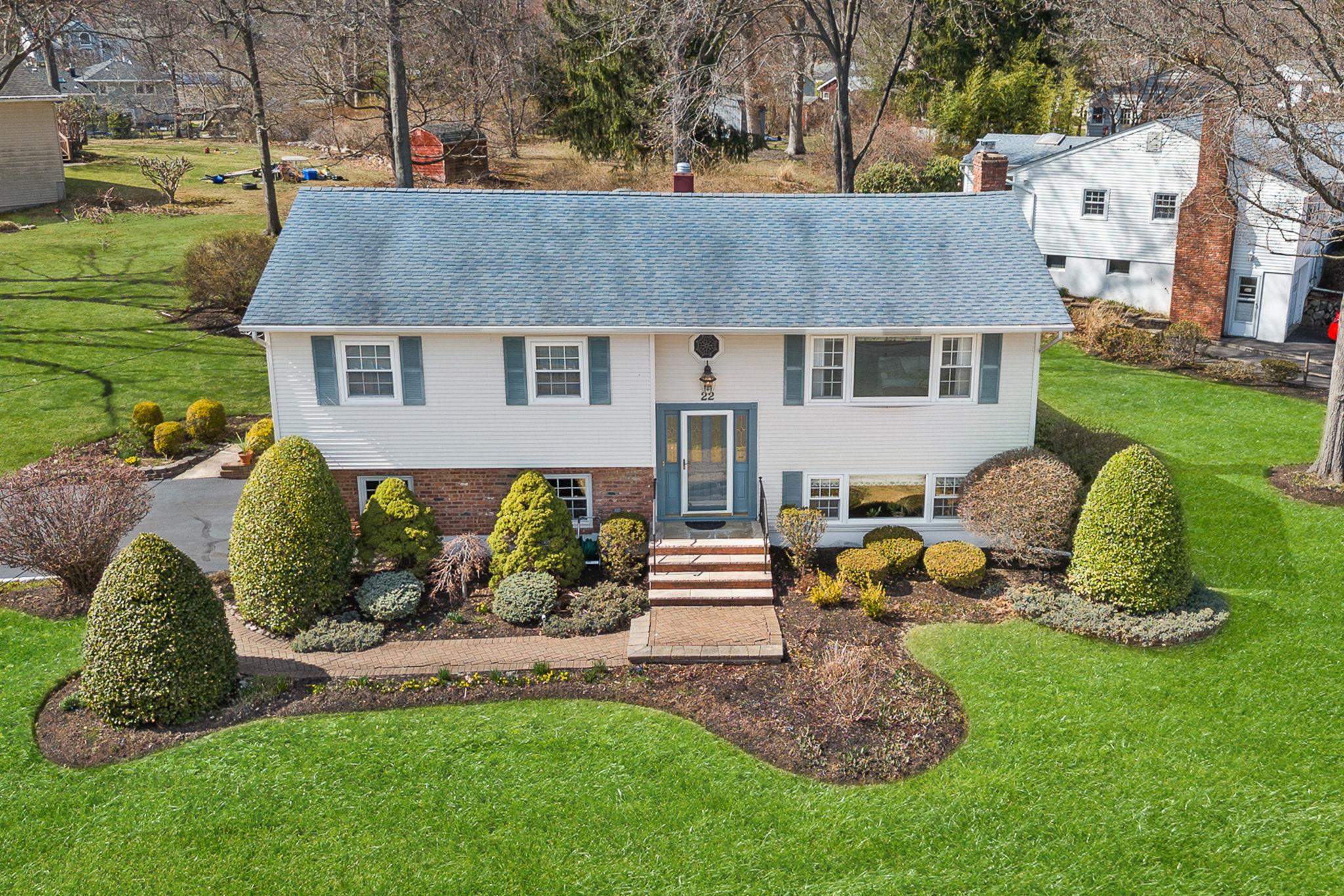 22 Deerwood Drive, New City, New York image 1