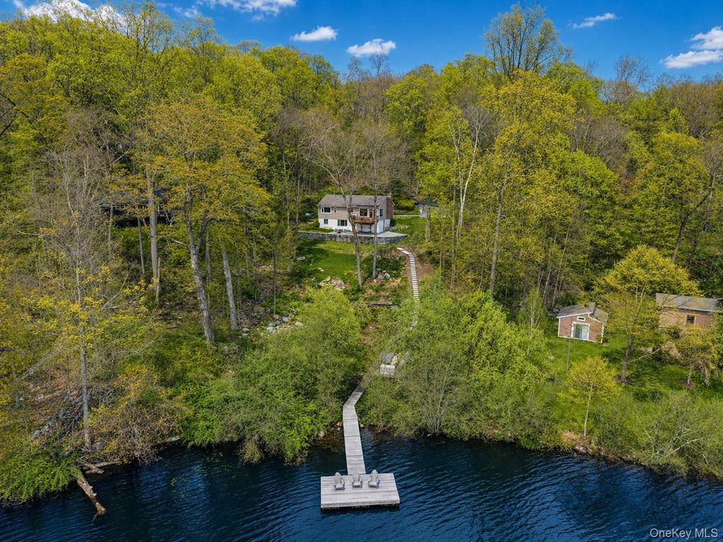 Photo of 101 Seven Hills Lake Drive, Carmel, NY 10512 (MLS # 996281)