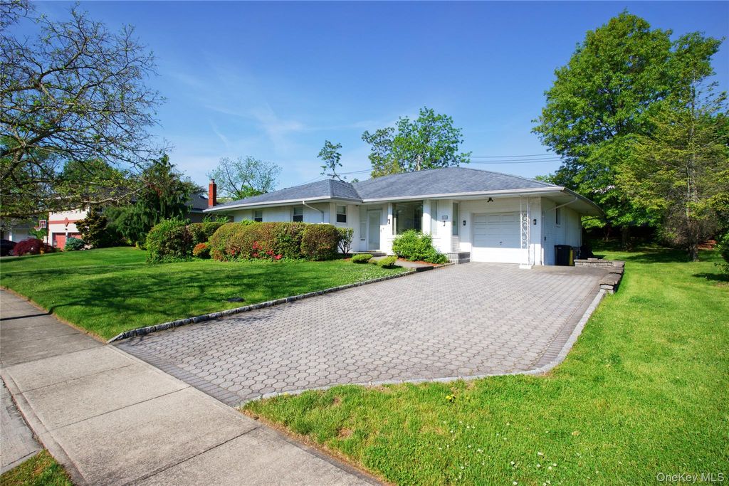 Photo of 11 Hazelwood Drive, Jericho, NY 11753 (MLS # 1001564)