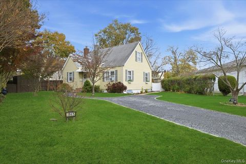 Photo of 3805 Colonial Court, Seaford, NY 11783 (MLS # 934013)