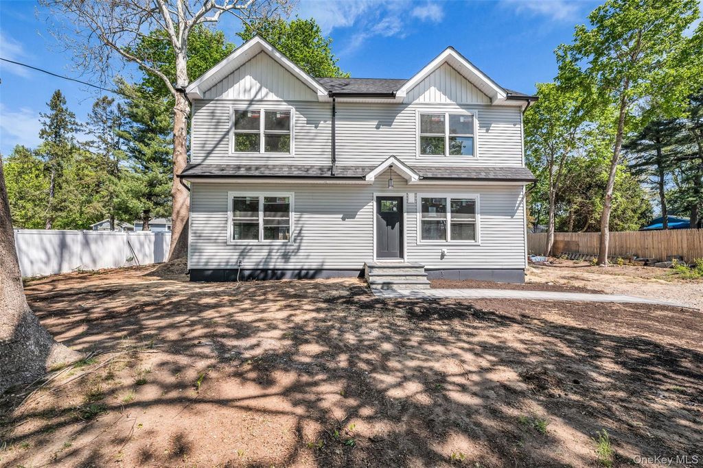 Photo of 20 Lehigh Avenue, Centereach, NY 11720 (MLS # 995479)