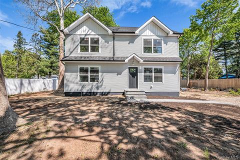 Photo of 20 Lehigh Avenue, Centereach, NY 11720 (MLS # 995479)