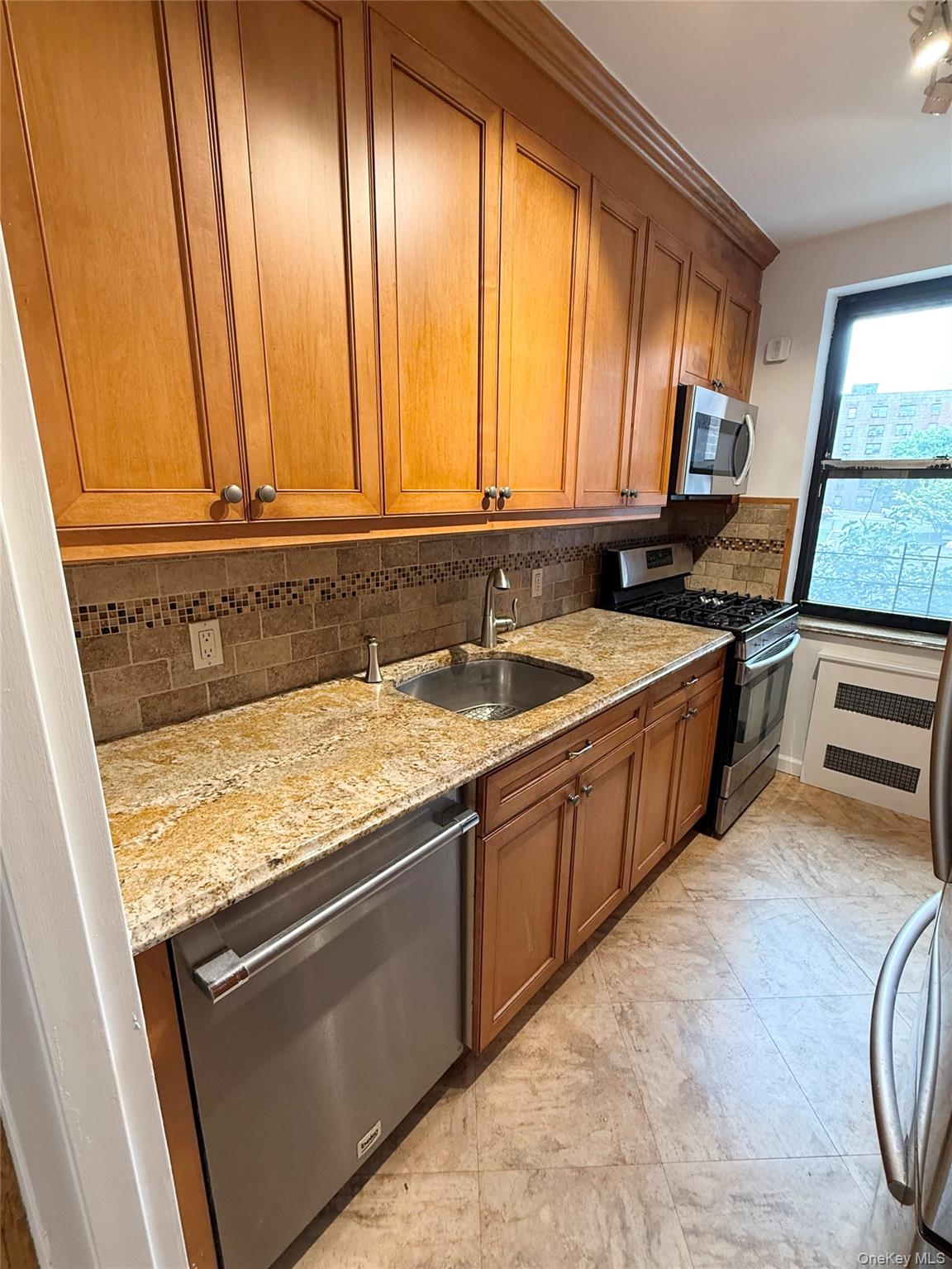 25-40 Union Street 1G