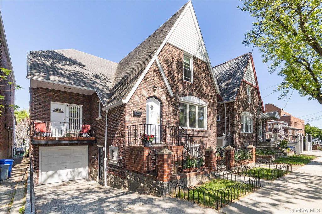 Photo of 1830 Yates Avenue, Bronx, NY 10461 (MLS # 997294)