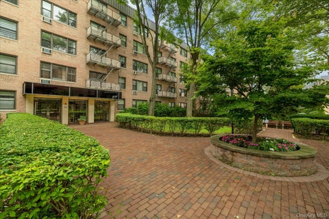 Photo of 6 Birchwood Court #3B, Mineola, NY 11501 (MLS # 1029128)