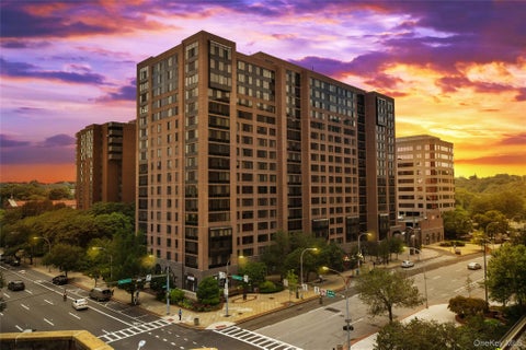 Condo For Rent - 4 Martine Avenue #1619<br/> White Plains, NY 10606