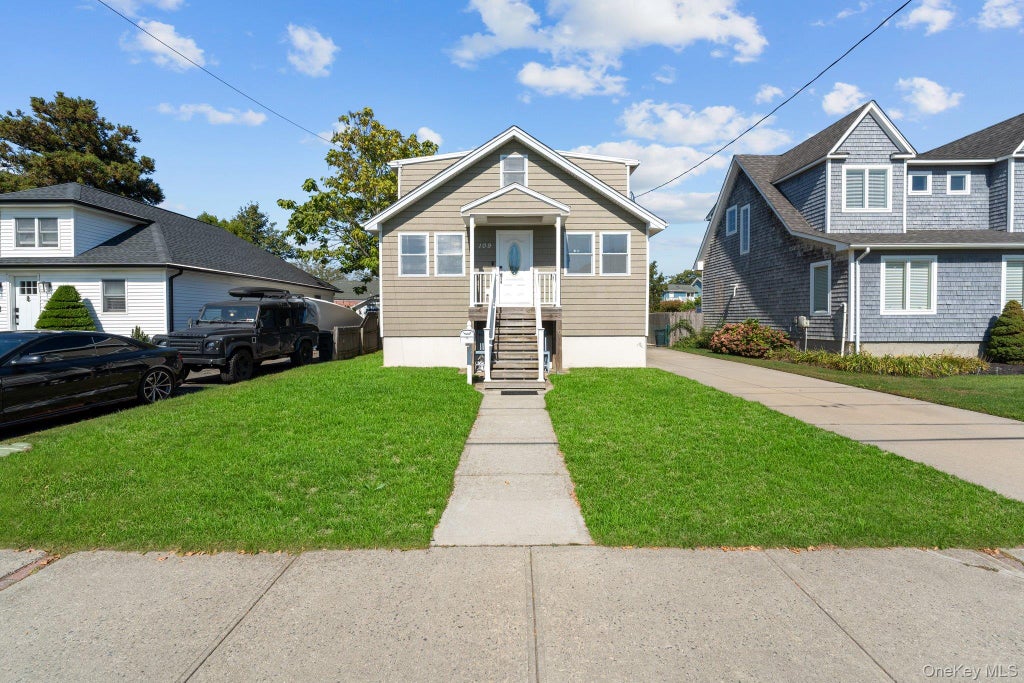 Photo of 109 Laurel Street, Patchogue, NY 11772 (MLS # 1046309)