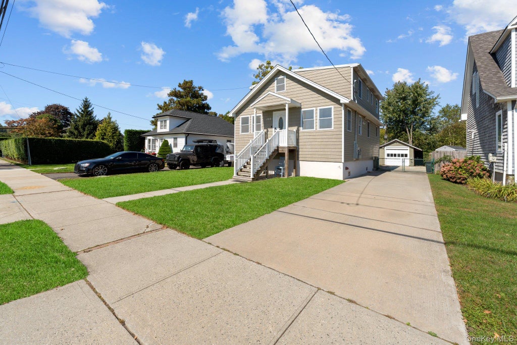 Photo of 109 Laurel Street, Patchogue, NY 11772 (MLS # 1046309)