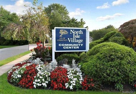 Homes For Sale - 27 El Camino Court Ct #27<br/> Coram, NY 11727