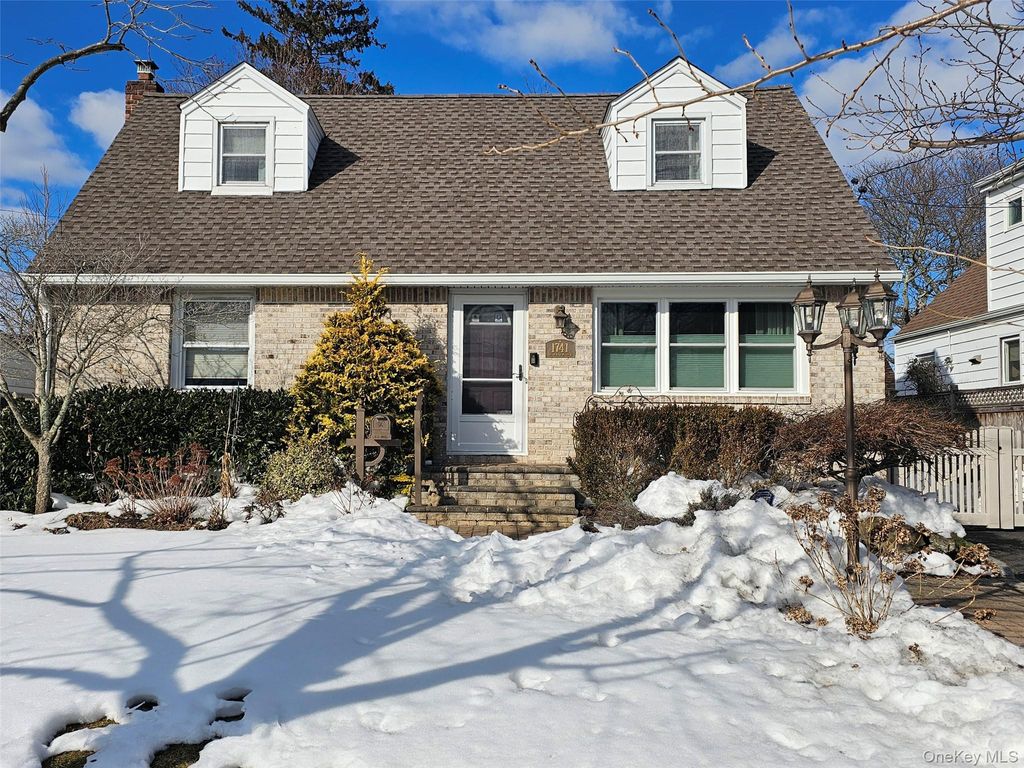 Photo of 1741 Bushwick Avenue, Merrick, NY 11566 (MLS # 960992)