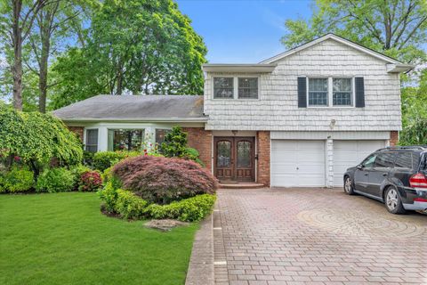 60 Nottingham Court Manhasset Hills NY 11040