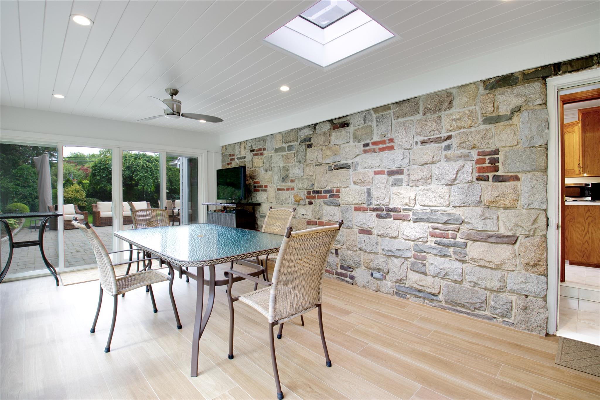 66 Huntington Road, Garden City, New York image 32