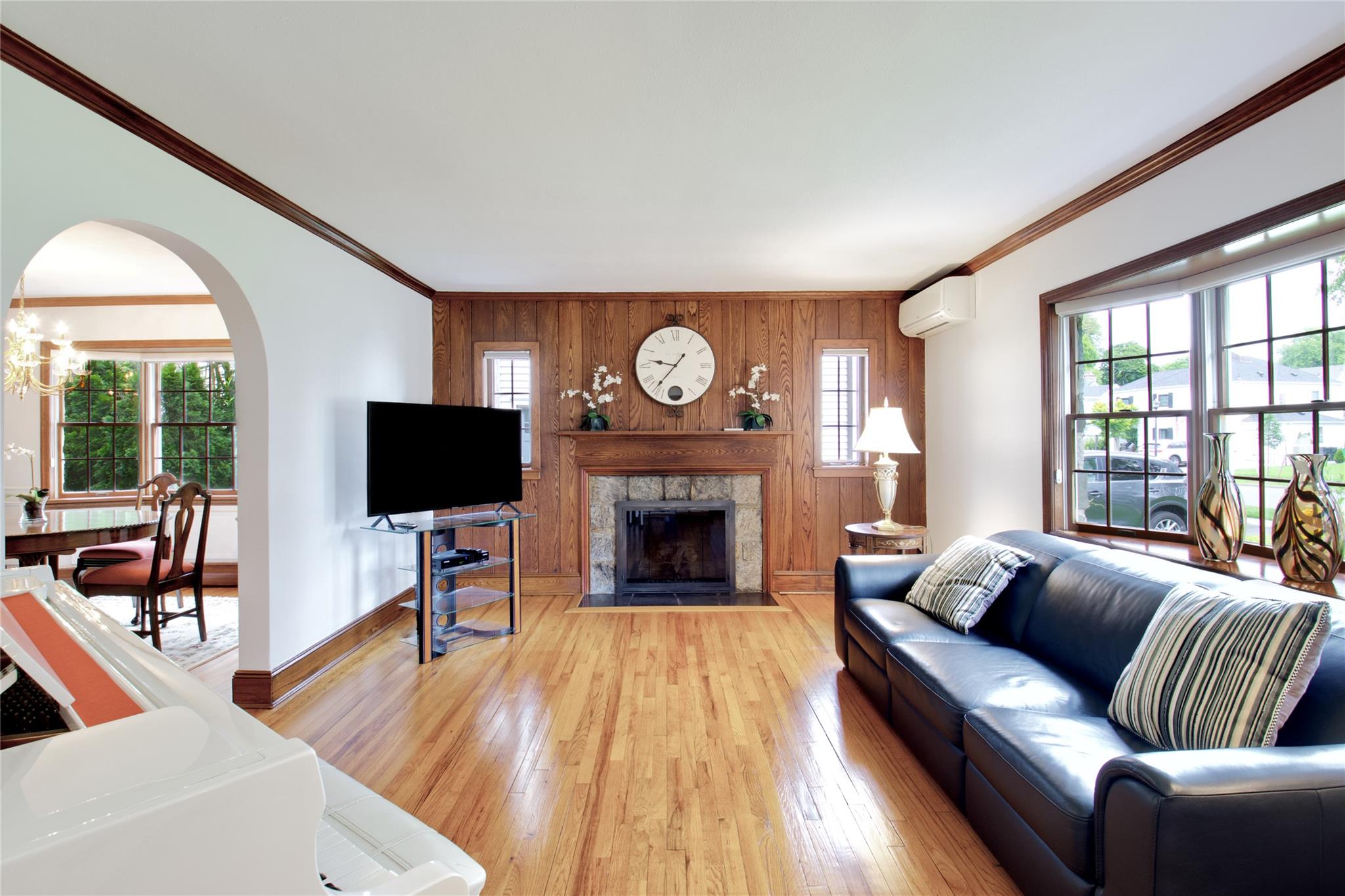 66 Huntington Road, Garden City, New York image 6