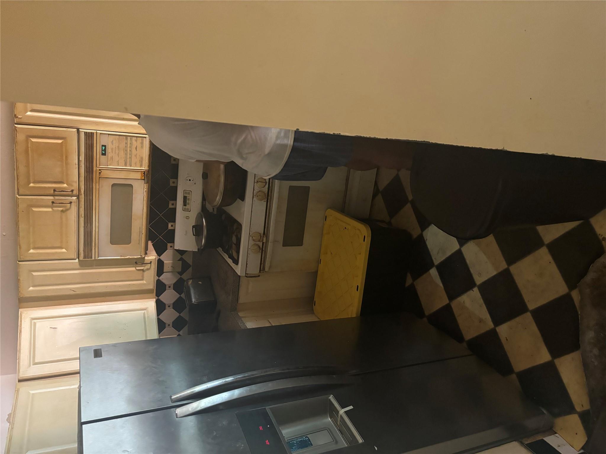 230 Sunset Boulevard 12230
