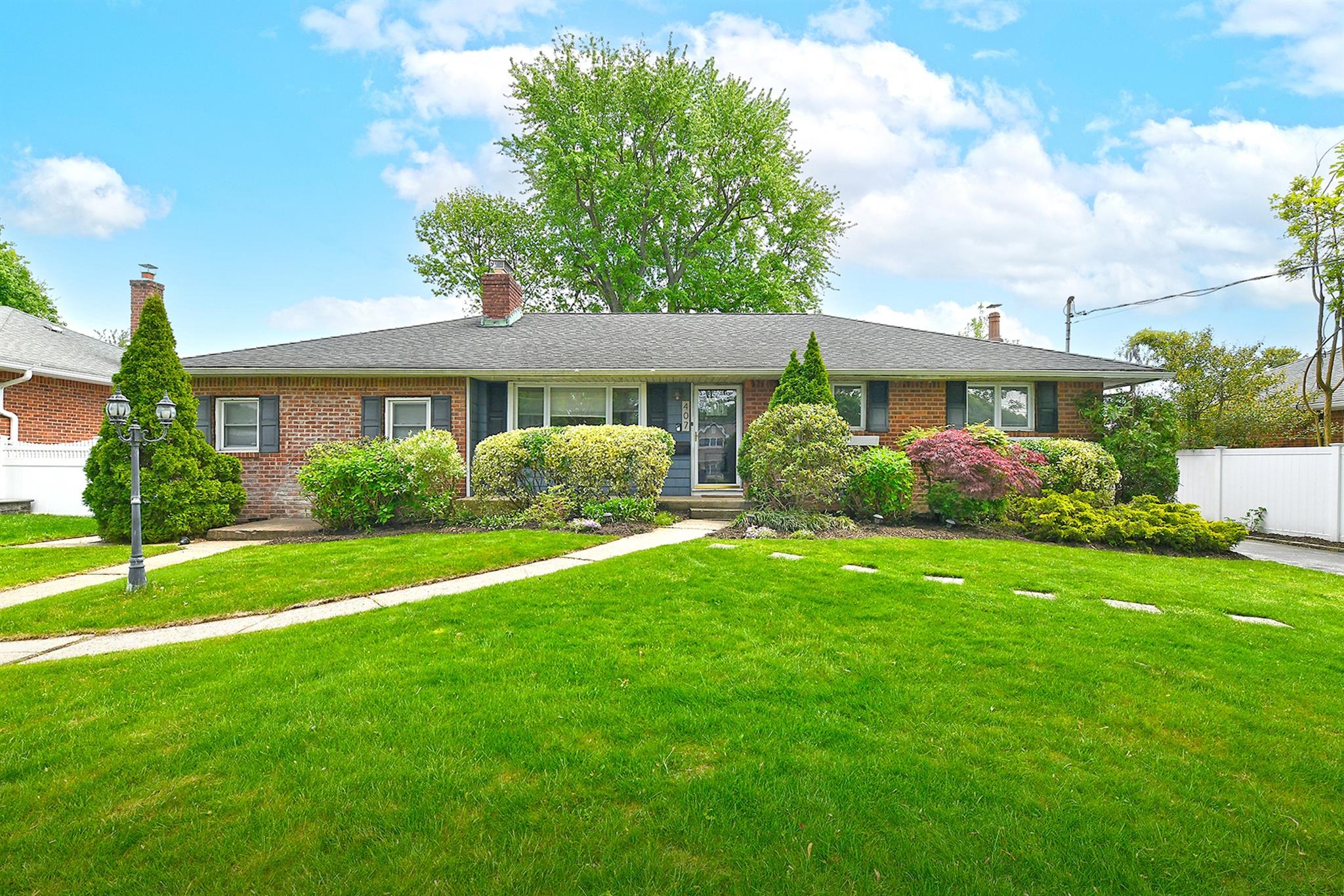 407 Larkfield Road, East Northport, New York image 1